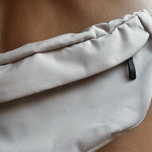 Everlane The Renew Transit Fanny Pack - Picture 4 of 7